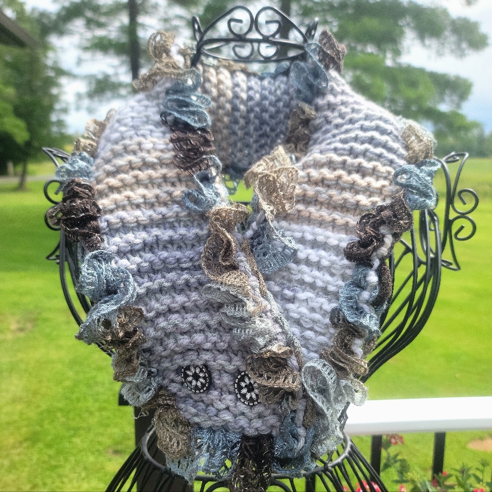 Scarf, handcrafted, excellent like new condition.